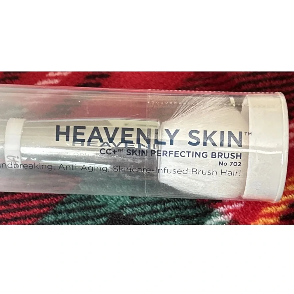 New IT Cosmetics Heavenly Skin CC+ Skin Perfecting Makeup Brush, No.702